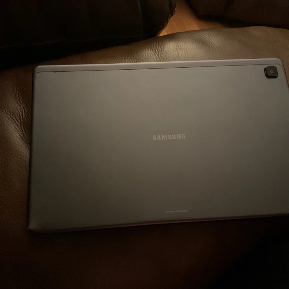Used Samsung galaxy A7 tablet with 32gb and comes in black.